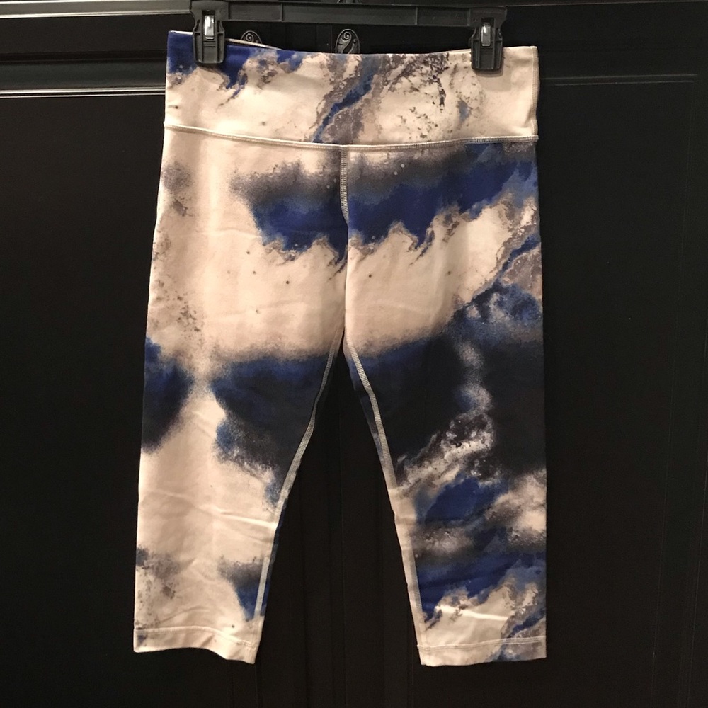 Lululemon Blue & Gray Splatter on White Cropped Leggings